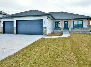 335 Woodland Blvd, Hickman, NE 68372