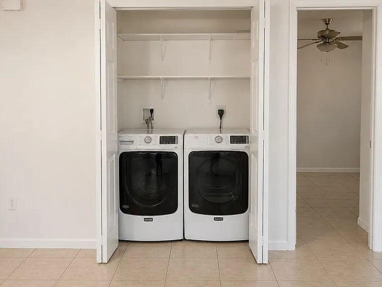 1623 SW Santa Barbara Pl — Photo 10