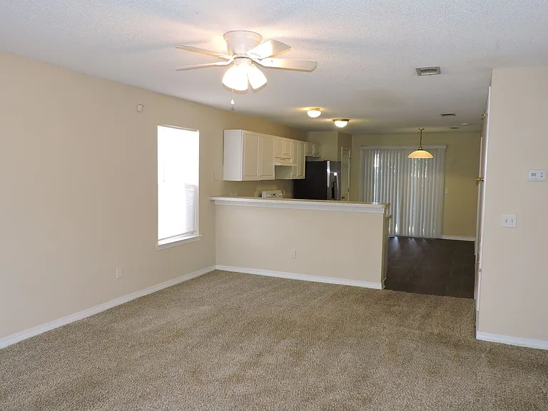 1005 Antigua Cir — Photo 19