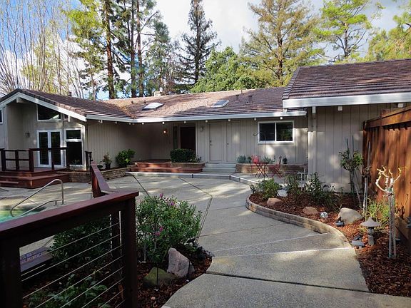 3rd image of 5437 Greenside Dr