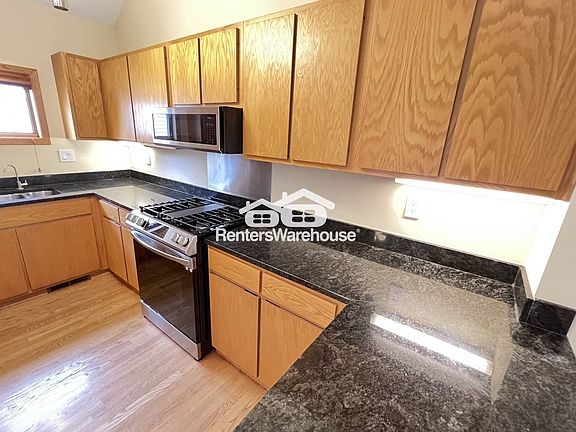 3rd image of 2852 Kenwood Isles Dr