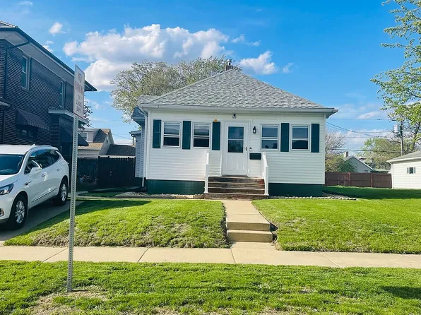 121 8th St, La Salle, IL 61301