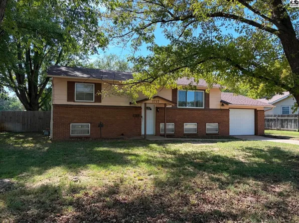 1717 Ida St, Hutchinson, KS 67502