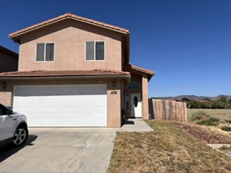 458 Sherwood Pl — Photo 2