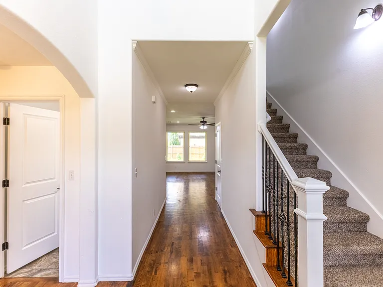 1301 W Elmira Pl — Photo 5