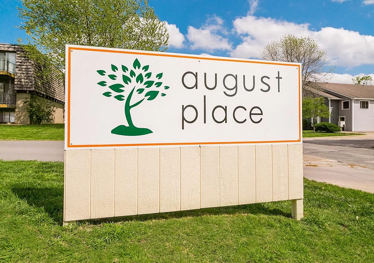 August Place Apartments — Photo 2