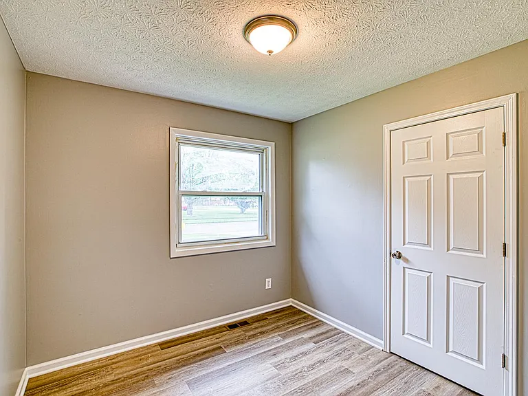 8111 Edsel Ln — Photo 11