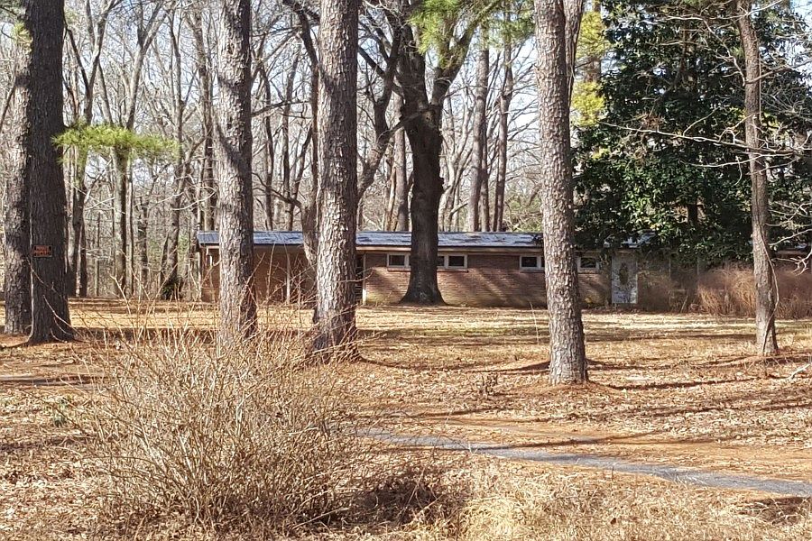 2nd image of 68 Seavers Rd