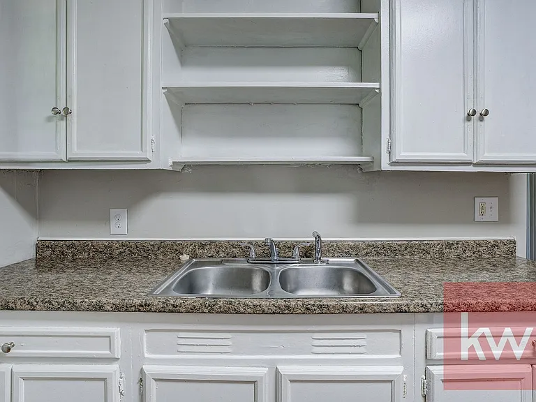 2025 Sherwood Rd — Photo 15
