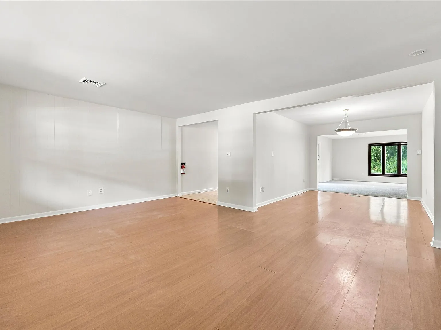 Beautiful Home Available Now! — Photo 3