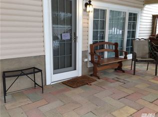 617 6th Ave W, East Northport, NY 11731