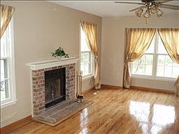 4th image of 2002 Sanford Dr