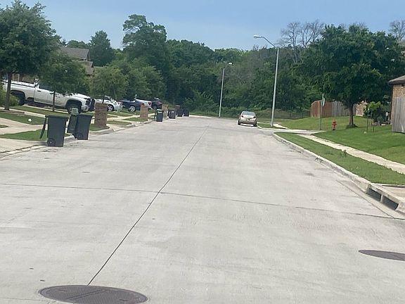 4th image of 605 River Rock Dr