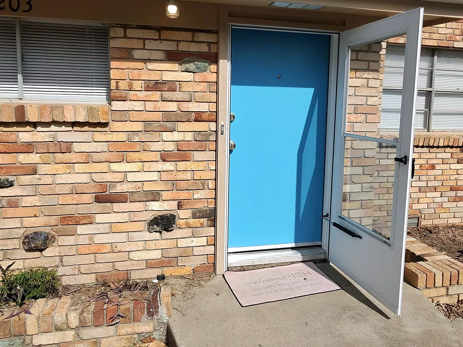 3 bed, 1702 sqft, $1,800 — Photo 2