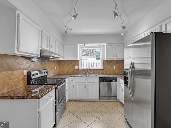5th image of 1138 Moorestown Cir