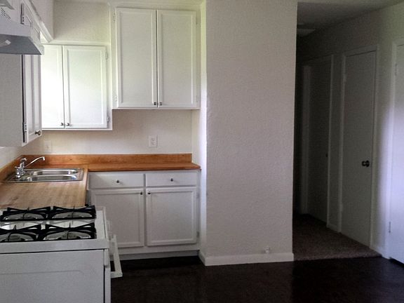 4th image of 1017 Leyenda Dr