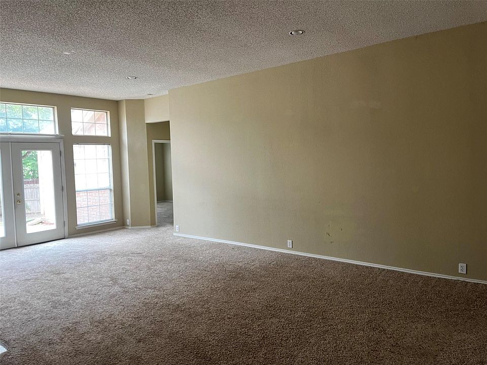2nd image of 2904 Shasta Dr