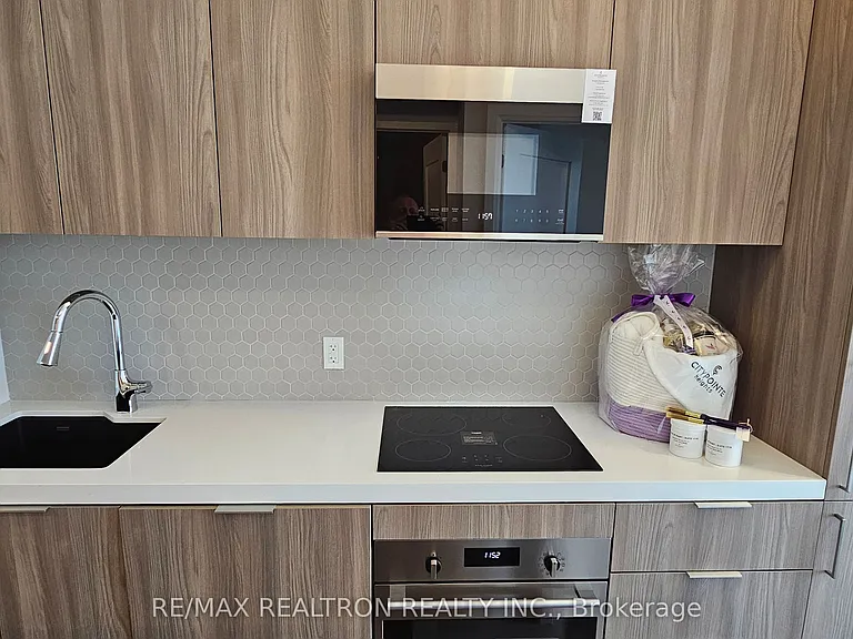 15 Skyridge Dr #1719 — Photo 4