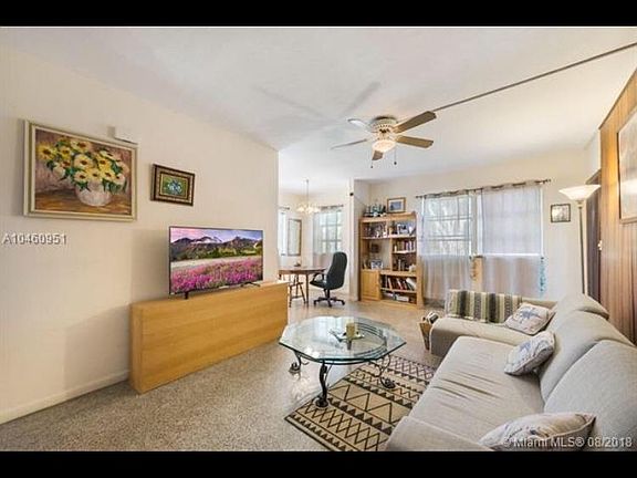 4th image of 713 SW 7th St