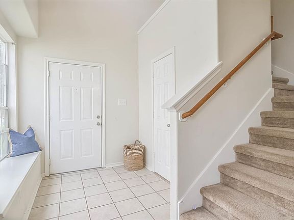 4th image of 445 Folk Crest Ln