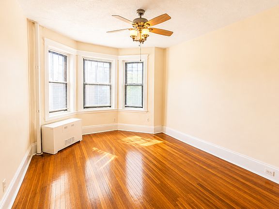 3rd image of 33 Peterborough St #11