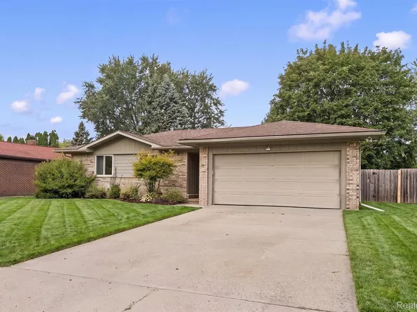 39861 Rager Ct, Clinton Township, MI 48038