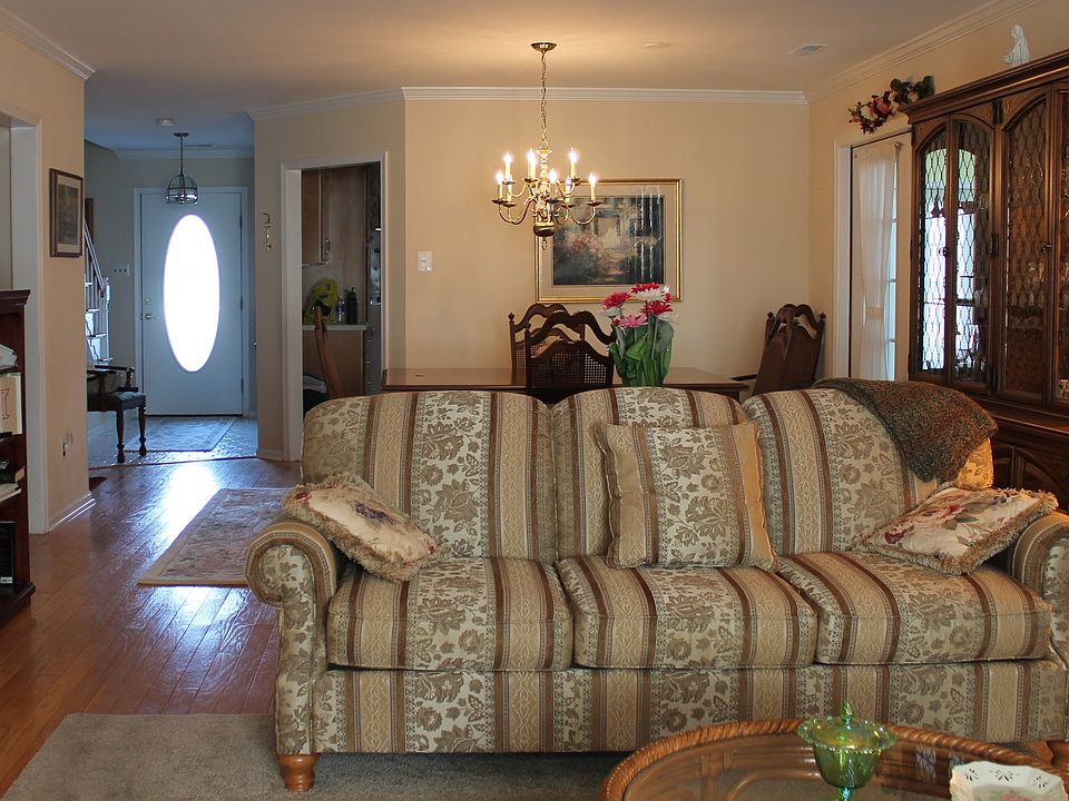 2nd image of 4 Winfield Ct