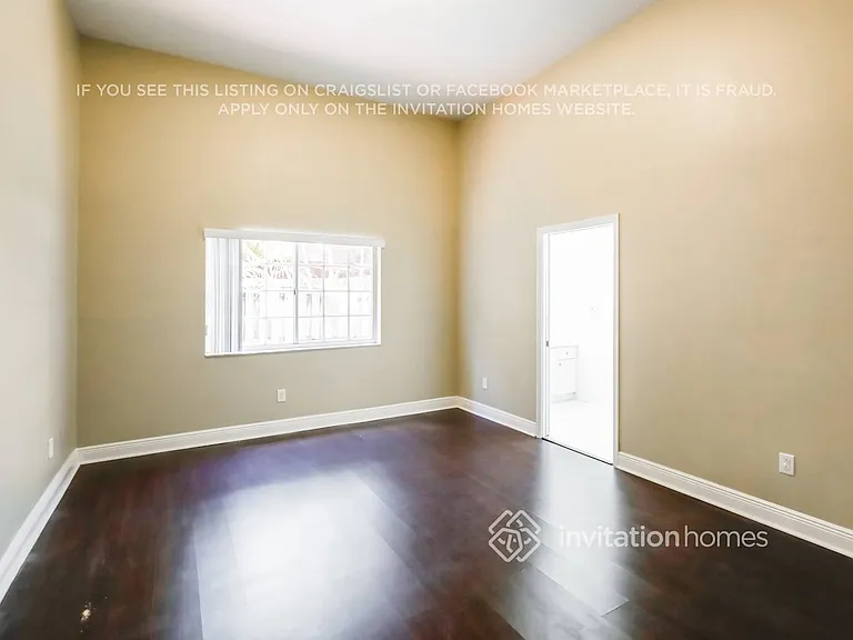 8301 NW 194th Ter — Photo 5