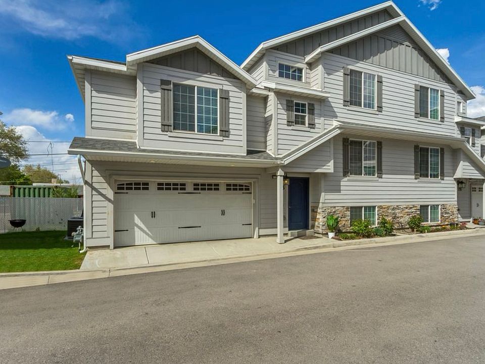 Town Home in HOA