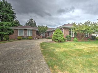 250 Hickory Point Ct, Forsyth, IL 62535