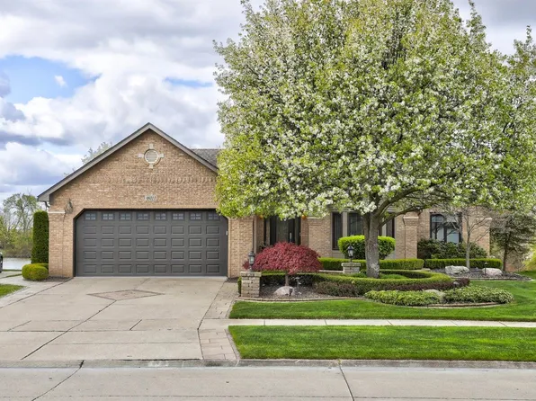 48311 American Elm Dr, Macomb, MI 48044