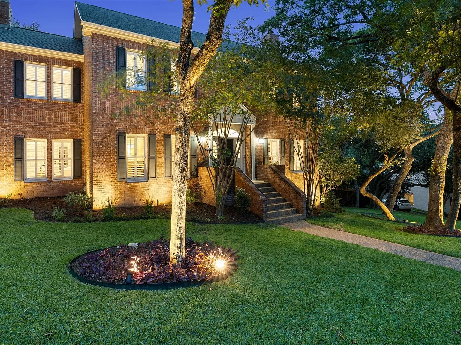 4 bed, 3.5 bath, 3446 sqft, $13,000 — Photo 2