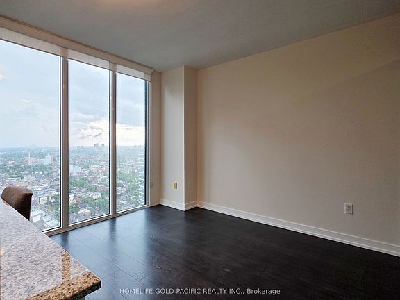 4th image of 426 University Ave #3901