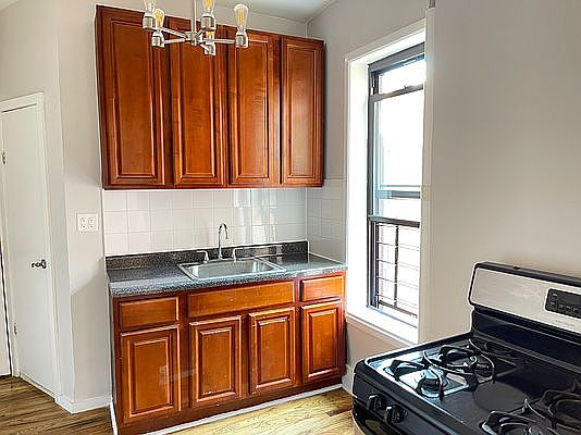 1st image of 117 Jefferson Ave APT 20