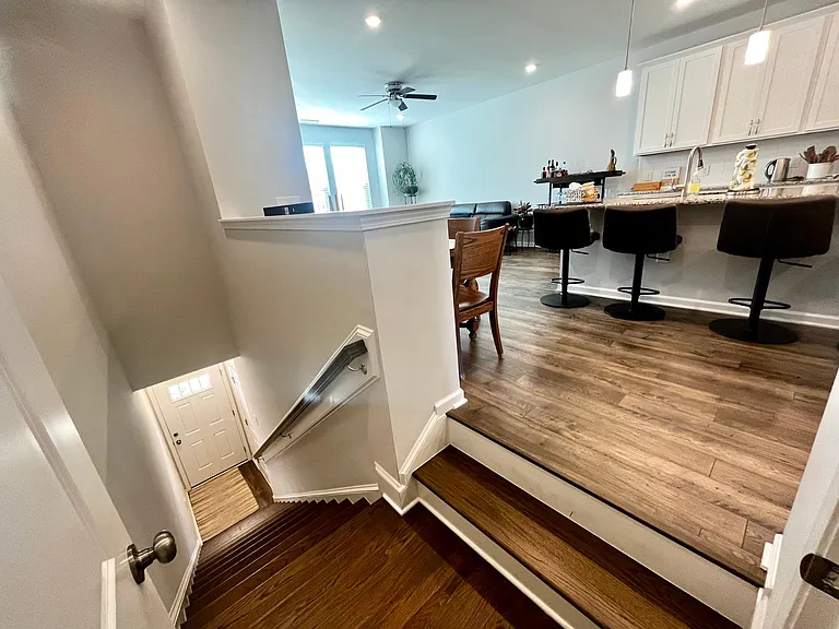1114 Freeport Dr — Photo 3