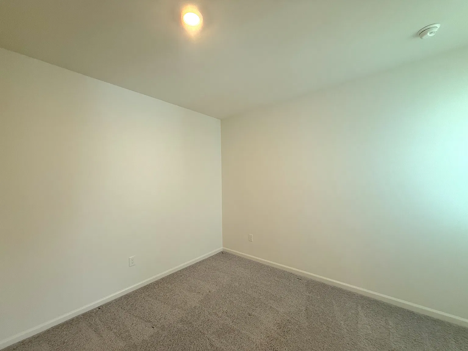 4 bed, 2277 sqft, $2,300 — Photo 4