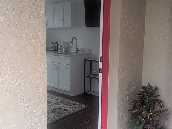 2nd image of 1426 Silverthorn Dr