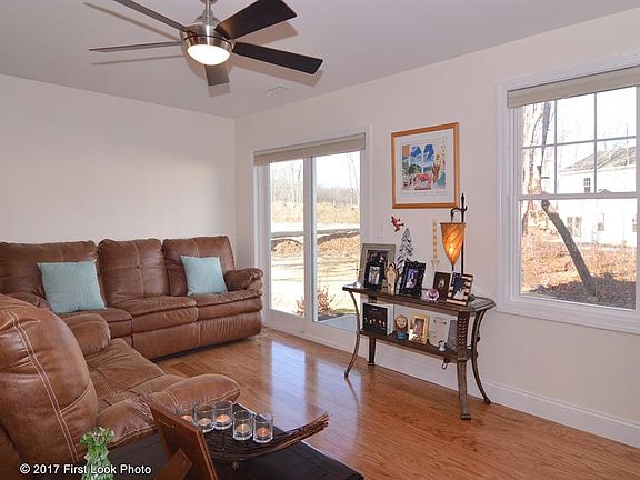 3rd image of 610 Graycoach Ln #610