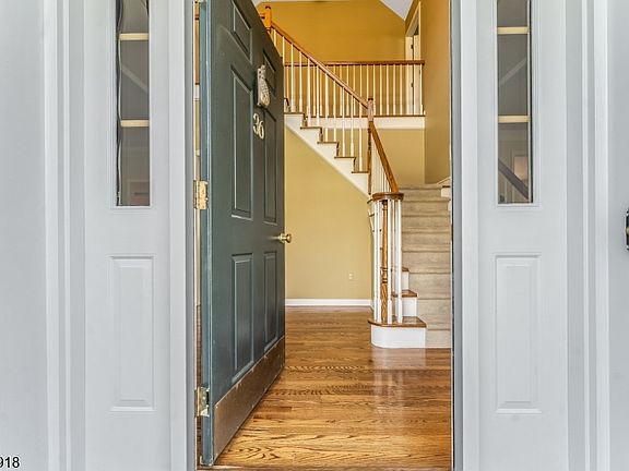 4th image of 36 Grove Farm Rd