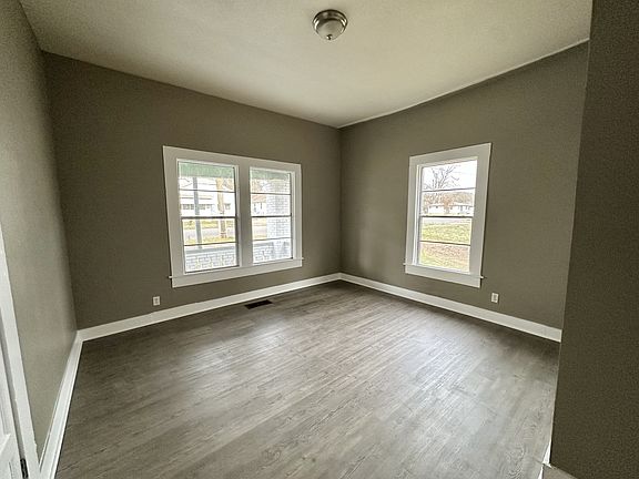 3rd image of 1332 15th Pl SW
