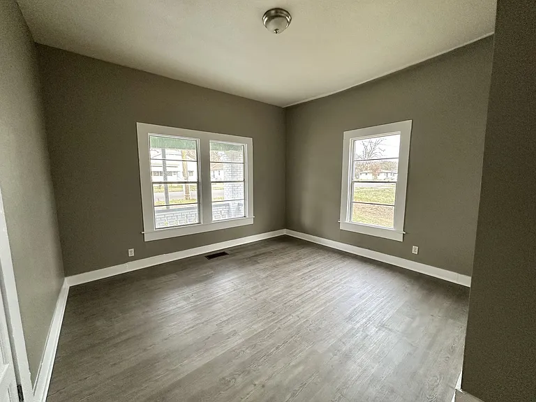 1332 15th Pl SW — Photo 3