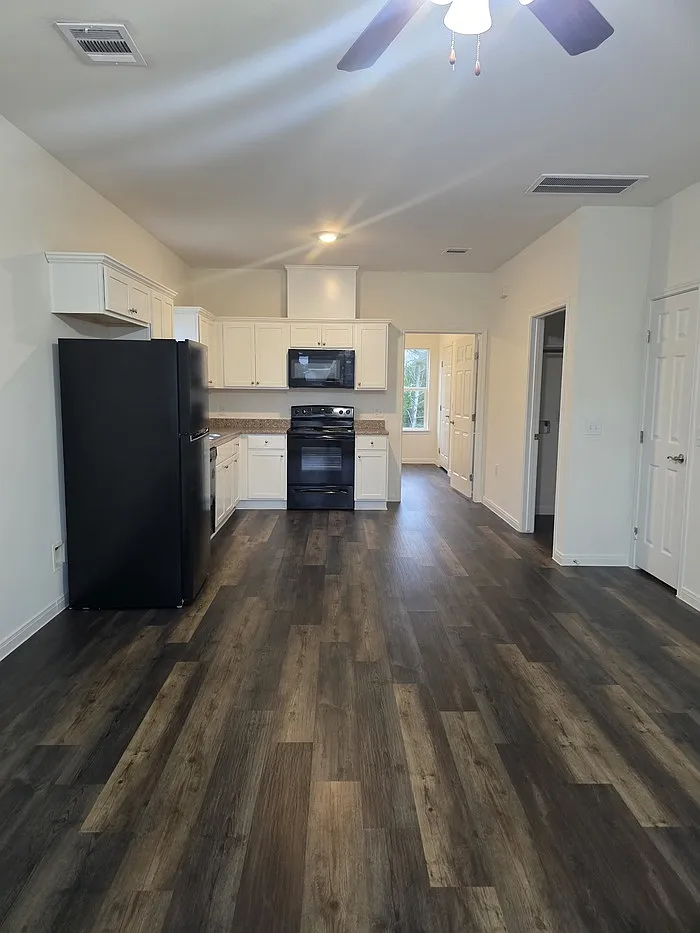 Building Photo - 6311 White Oak Dr