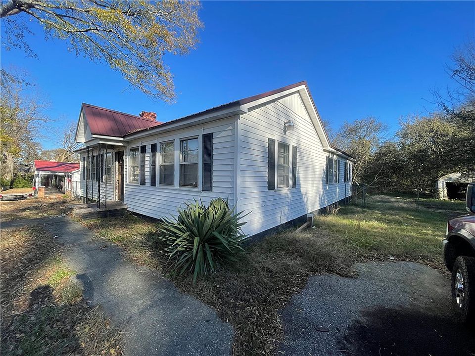 2nd image of 207 Sears St