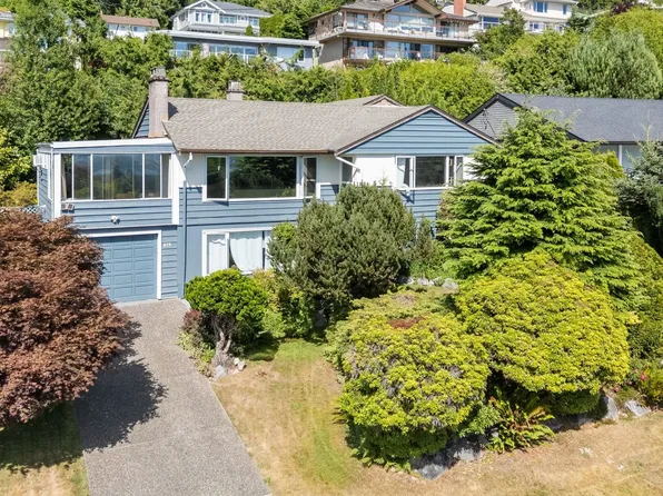 674 Blueridge Ave, North Vancouver, BC V7R 2J3