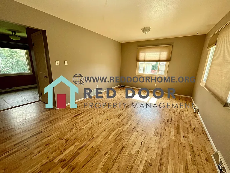 2213 4th St NE — Photo 3