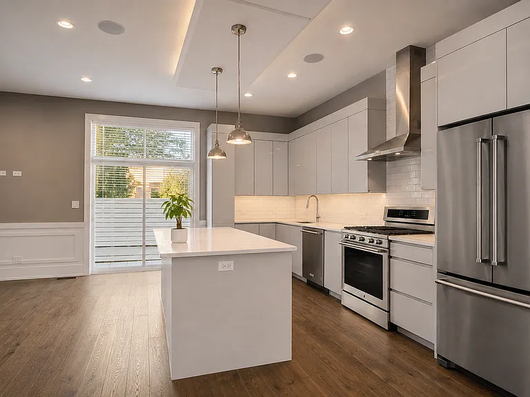 4318 S Drexel Blvd — Photo 3