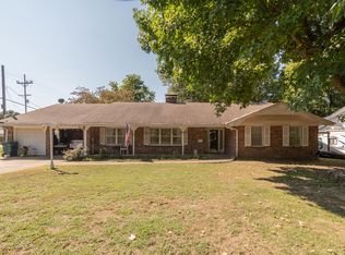 809 E Plum St, Monett, MO 65708