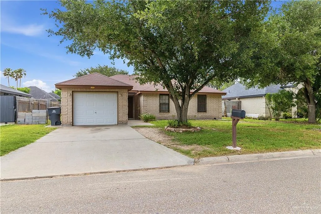 3 bed, 2.0 bath, 1188 sqft, $1,300 — Photo 1