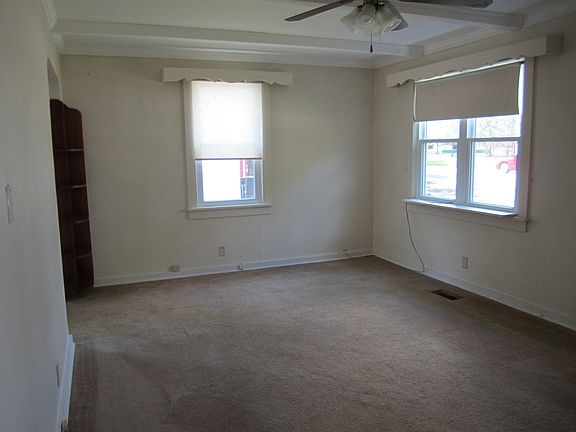 5th image of 525 W Elm St