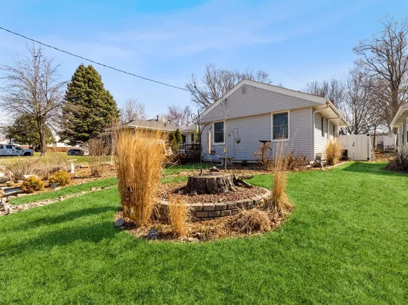 729 20th St, West Des Moines, IA 50265